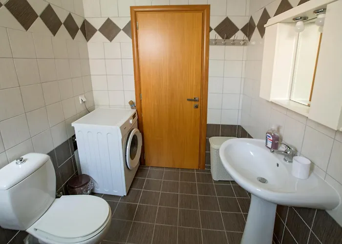 Apartamento Kostas 3 *