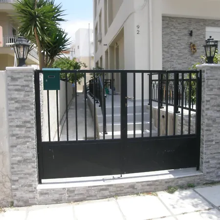 Kostas 3 Apartment
